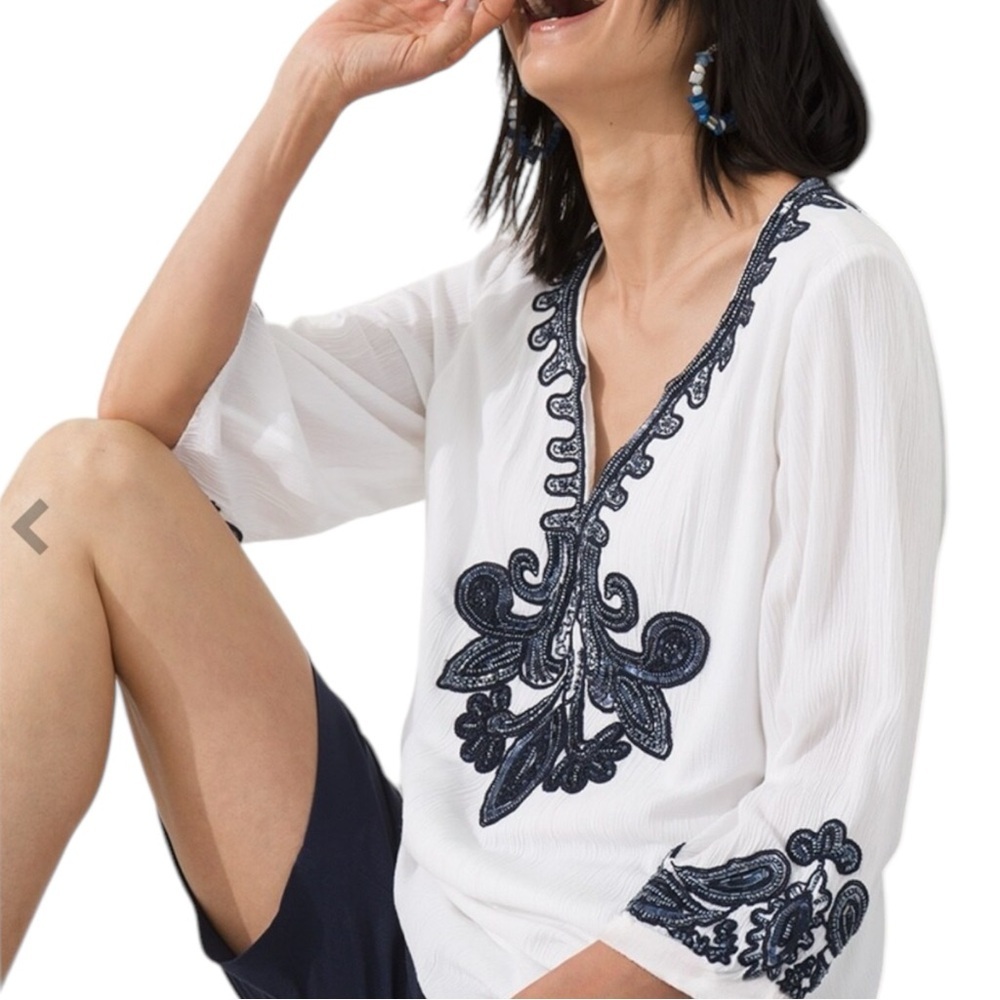 CHICO’s Embellished Tunic in White w/ Black Beading Size 0 (2-4) — STUNNING!!!